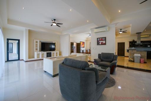 6 Bed House For Sale In East Pattaya - Santa Maria