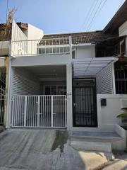 For Rent Bangkok Town House Sukhumvit BTS Udom Suk Phra Khanong