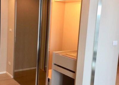 1-BR Condo at The Room Sukhumvit 21 near MRT Sukhumvit