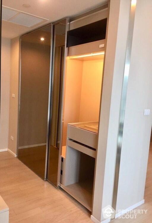 1-BR Condo at The Room Sukhumvit 21 near MRT Sukhumvit