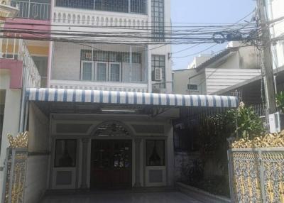 4-BR Townhouse in Wat Phraya Krai