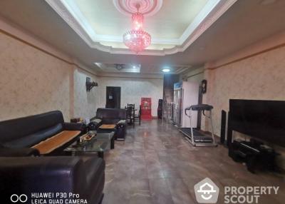 4-BR Townhouse in Wat Phraya Krai