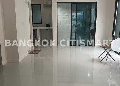 Townhouse at Baan Klang Muang Nawamin 42 for sale