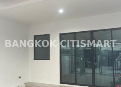 Townhouse at Baan Klang Muang Nawamin 42 for sale