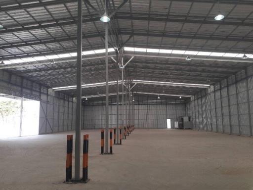 Spacious unfurnished industrial warehouse with high ceiling
