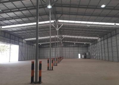 Spacious unfurnished industrial warehouse with high ceiling
