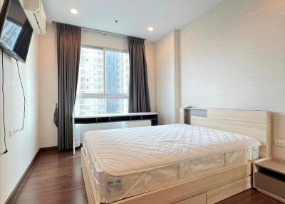 2-BR Condo at Supalai Lite Sathorn-Charoenrat in Bang Khlo