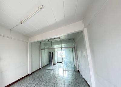 Commercial building, Soi Chuam Samphan 13