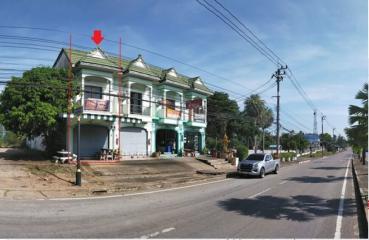 Commercial building next to Surat Thani-Takua Pa Road.
