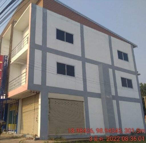 Commercial building, 3 floors, corner room