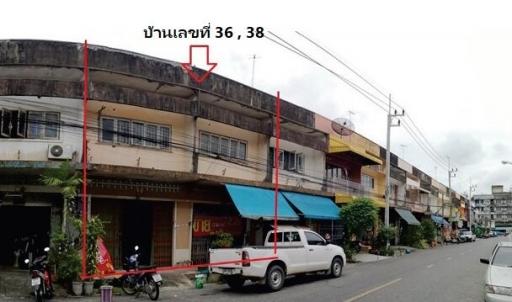 Commercial building next to Yanyong Phatthana Road.