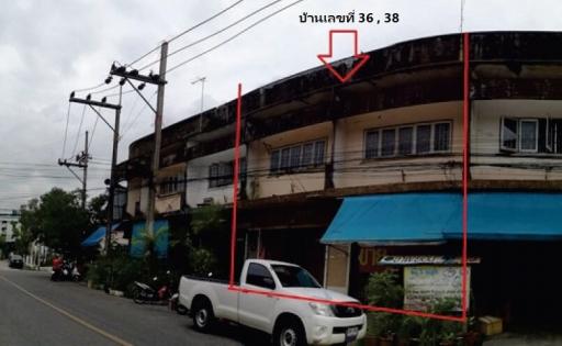 Commercial building next to Yanyong Phatthana Road.