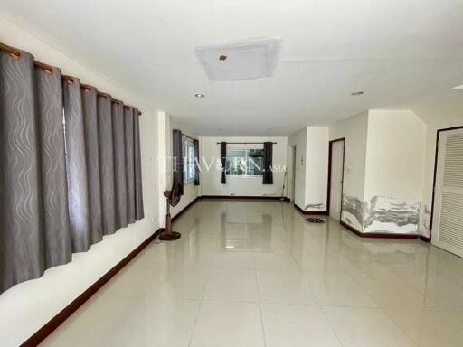 บ้าน ขาย 3 ห้องนอน 200 ตร.ม. ที่ดิน 128 m² ใน  Censiri Town, Pattaya