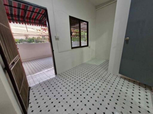 Renovated Townhouse for Sale Conveniently Located Near Lanna Hospital Chiang Mai