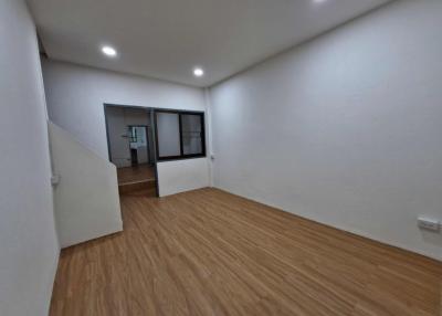 Renovated Townhouse for Sale Conveniently Located Near Lanna Hospital Chiang Mai