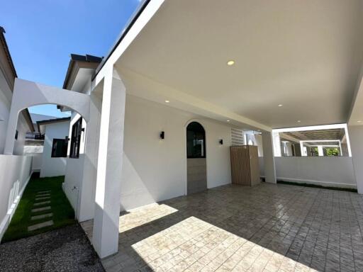 Modern and Stylish Japanese Style Family Home For Sale in Saraphi