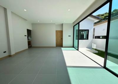 Modern and Stylish Japanese Style Family Home For Sale in Saraphi