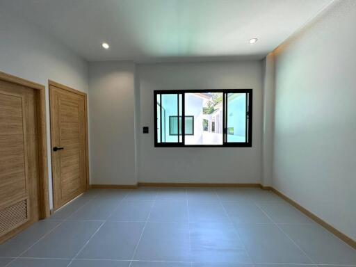 Modern and Stylish Japanese Style Family Home For Sale in Saraphi