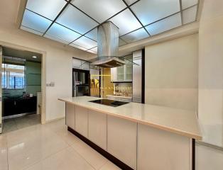 Las Colinas  Modern 2 Bedroom Condo in Asoke