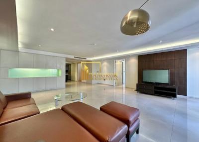 Las Colinas  Modern 2 Bedroom Condo in Asoke