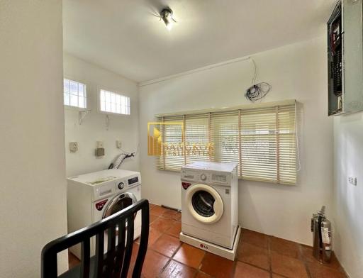 Very Spacious 3 Bedroom Duplex Apartment in Desirable Location