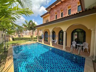 3 Bedrooms House in Nusa Chivani Na Jomtien H011406