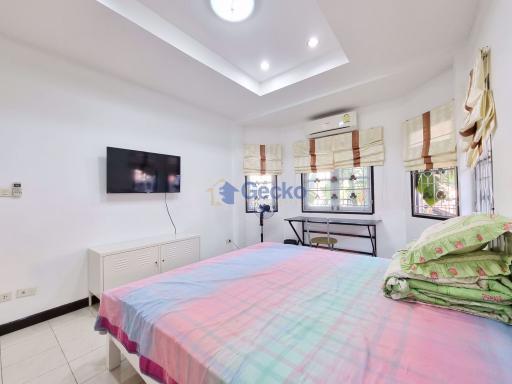 3 Bedrooms House in Ruen Pisa Village East Pattaya H010275