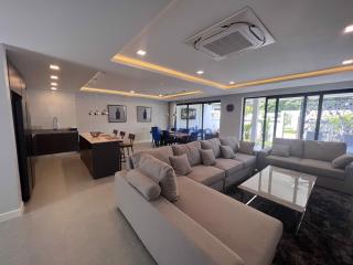 5 Bedrooms House in Serenity Jomtien Villas Jomtien H011395