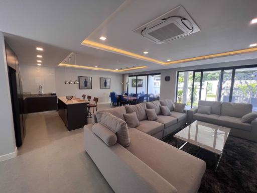 5 Bedrooms House in Serenity Jomtien Villas Jomtien H011395