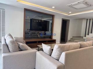 5 Bedrooms House in Serenity Jomtien Villas Jomtien H011395