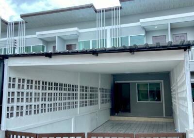 Townhouse for Sale at Rattanakorn Village 3