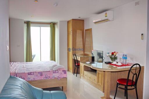 Studio Condo in Jada Beach Residence Jomtien C008706