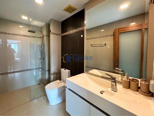 1 Bedroom Condo in Club Royal Wongamat C010399