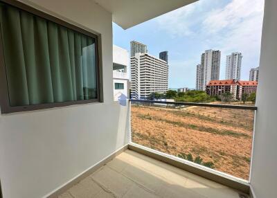 1 Bedroom Condo in Club Royal Wongamat C010399