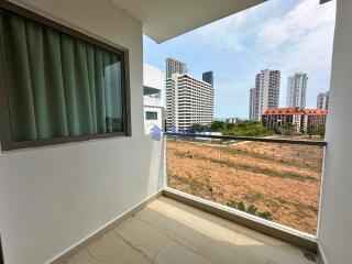 1 Bedroom Condo in Club Royal Wongamat C010399