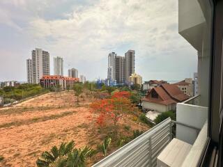 1 Bedroom Condo in Club Royal Wongamat C010399