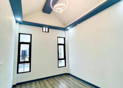 House for Sale in Chaiporn Withi 8