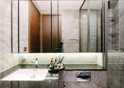 Modern bathroom with marble finishes and large mirror