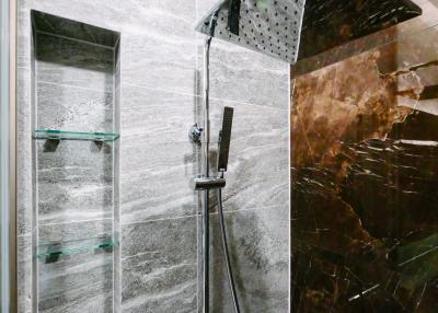 Modern bathroom with a large walk-in shower featuring rain showerhead