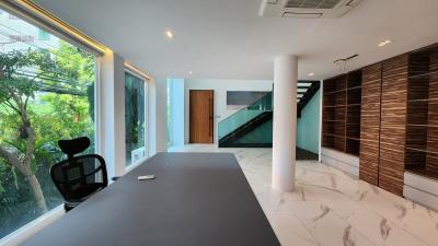 Luxury Townhome Thonglor Prompak