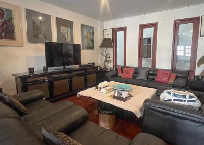 Large Townhouse Samitivej Thonglor