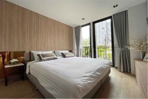 Pet friendly Modern 2 bed Ruamrudee, BTS Ploenchit