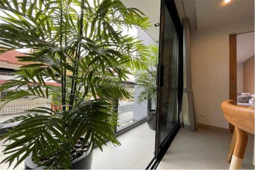 Pet friendly Modern 2 bed Ruamrudee, BTS Ploenchit