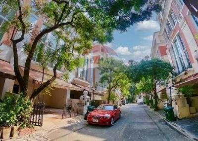 Best price you ever seen need to renovation 4-Bedroom Townhouse for Sale in Baan Klang Krung Thonglor - 920071001-12592
