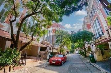 Best Deal !! Spacious 3+1Bedroom Townhouse for Sale in Baan Klang Krung Thonglor. Only 35MB