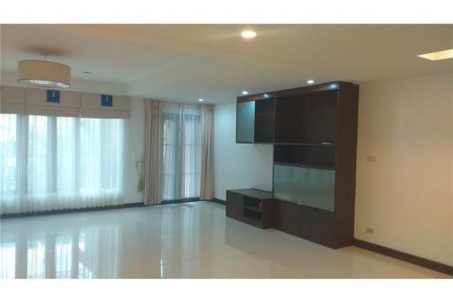 For Sale: Modern 4-Storey Townhouse in Private Compound, Sukhumvit 49 - 920071001-12544