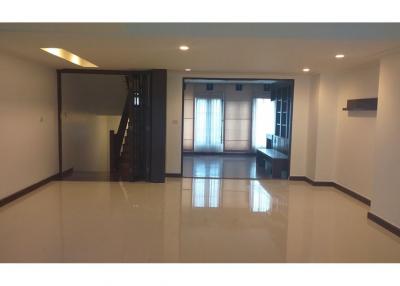 For Sale: Modern 4-Storey Townhouse in Private Compound, Sukhumvit 49 - 920071001-12544