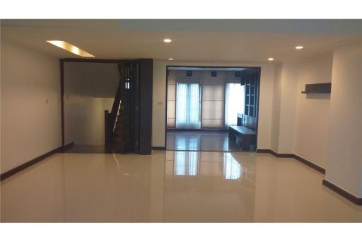 For Sale: Modern 4-Storey Townhouse in Private Compound, Sukhumvit 49 - 920071001-12544