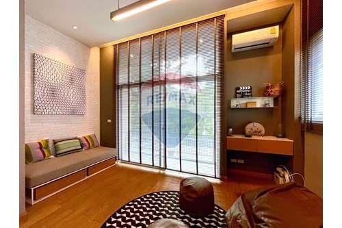 300 Sqm. Townhouse listed for ฿ 75,000./Month