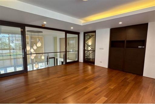 Modern 5-Story Townhouse at The Loft Sathorn | 3 Beds, 3.5 Baths, Maid Room, Ample Parking - 920071001-12488
